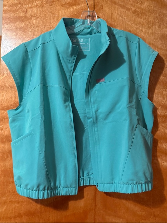 Figs Tops - Figs Lomita scrub top.   Surgical green.  NWT